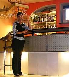 Элегантный бар в кафе BRISTOL